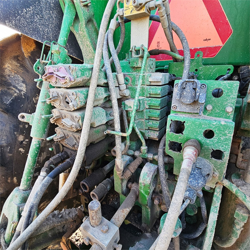 John Deere 7280 R John Deere 7280 R: slika 40 John Deere 7280 R John Deere 7280 R: slika 40