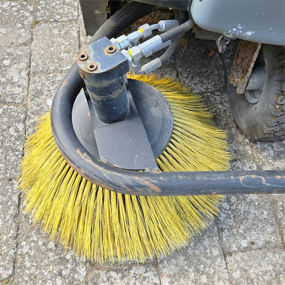 Kärcher Km 100/100 RG - Industrijska mašina za metenje: slika 3 Kärcher Km 100/100 RG - Industrijska mašina za metenje: slika 3