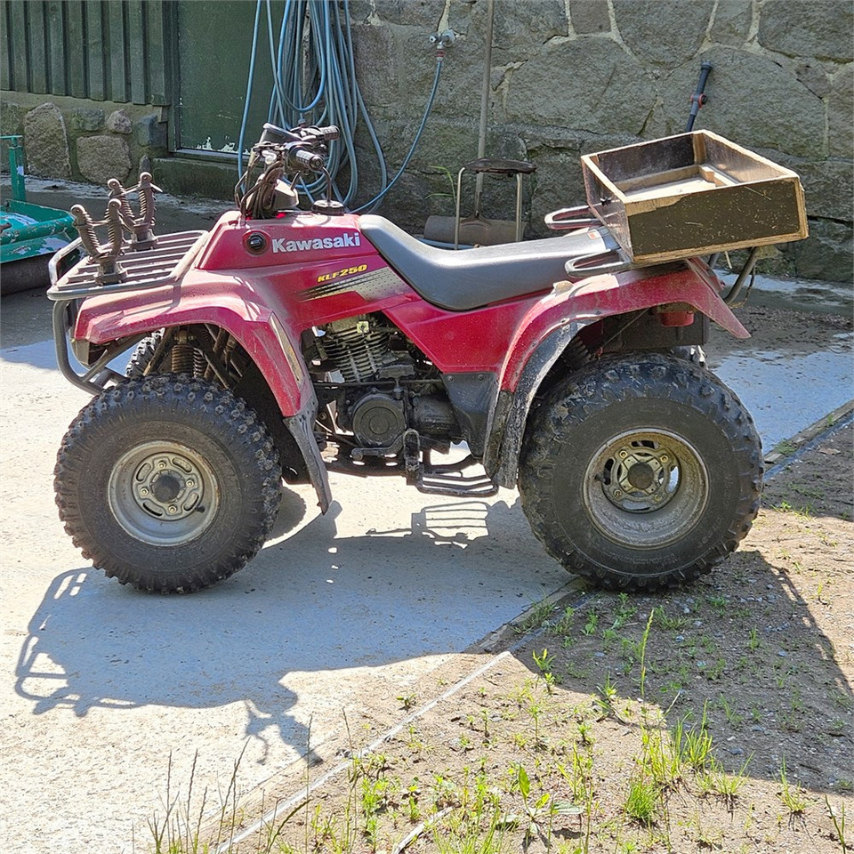 Kawasaki KLF 250 - ATV/ Četvorotočkaš: slika 2 Kawasaki KLF 250 - ATV/ Četvorotočkaš: slika 2