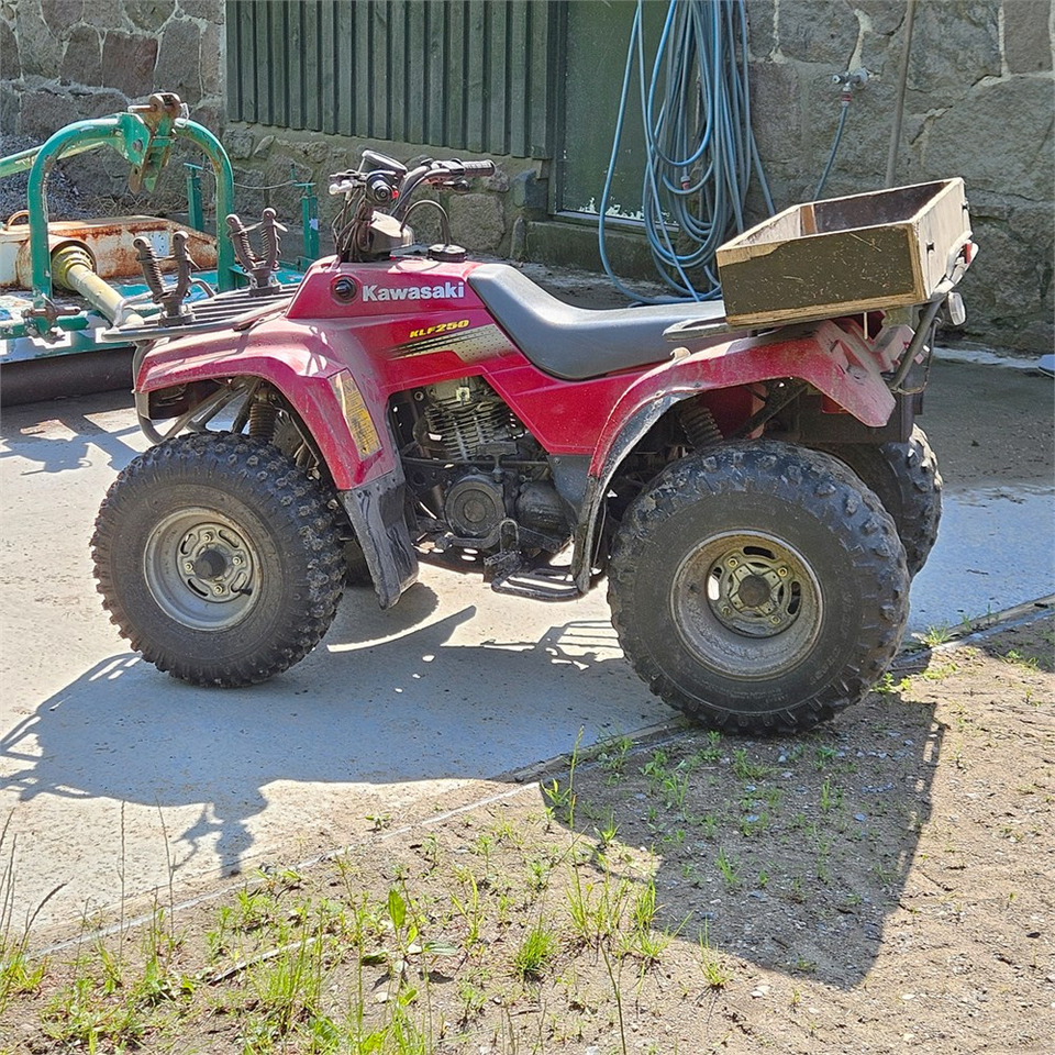 Kawasaki KLF 250 - ATV/ Četvorotočkaš: slika 3 Kawasaki KLF 250 - ATV/ Četvorotočkaš: slika 3