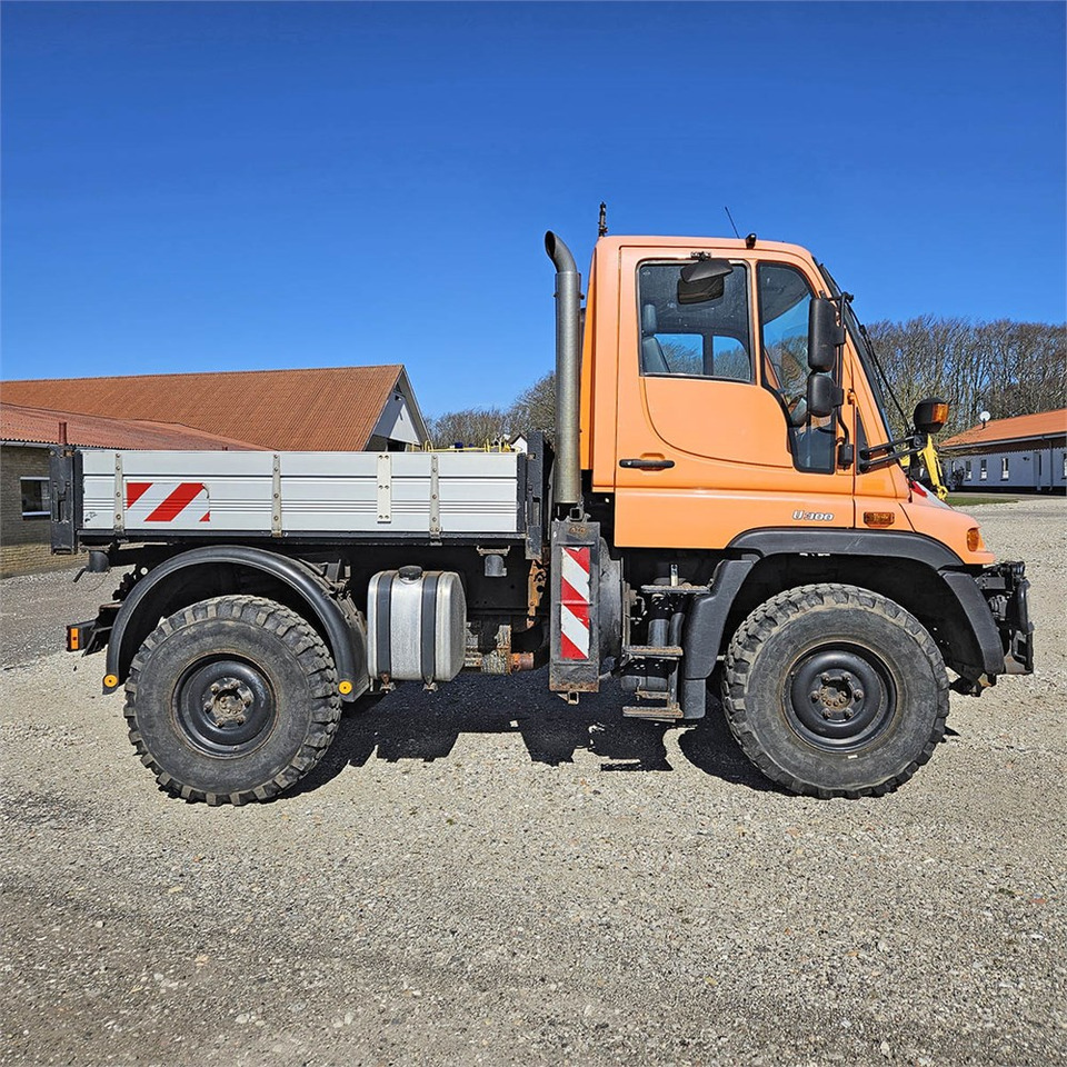 Mercedes U300 - Korisno/ Posebno vozilo: slika 2 Mercedes U300 - Korisno/ Posebno vozilo: slika 2