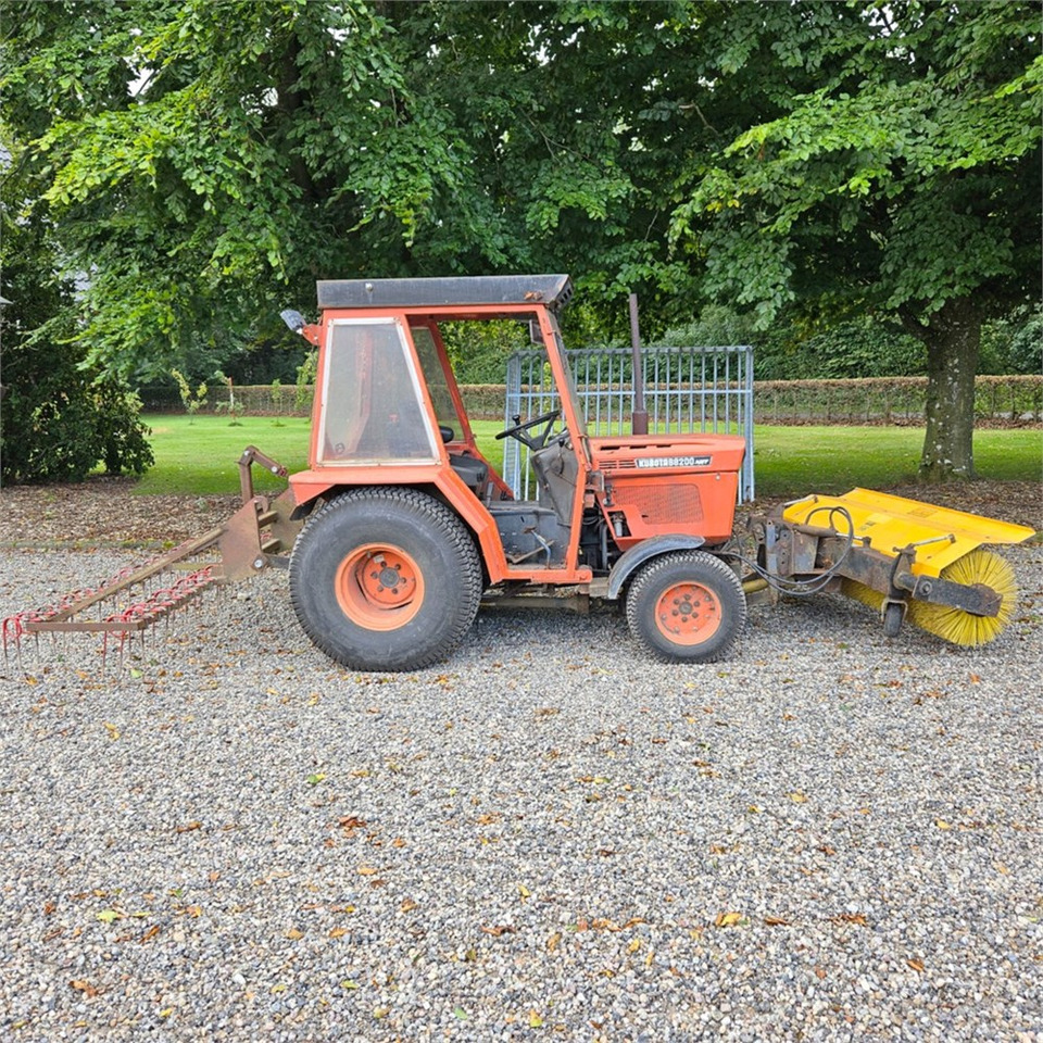 Kubota B8200 - Komunalni traktor: slika 4 Kubota B8200 - Komunalni traktor: slika 4