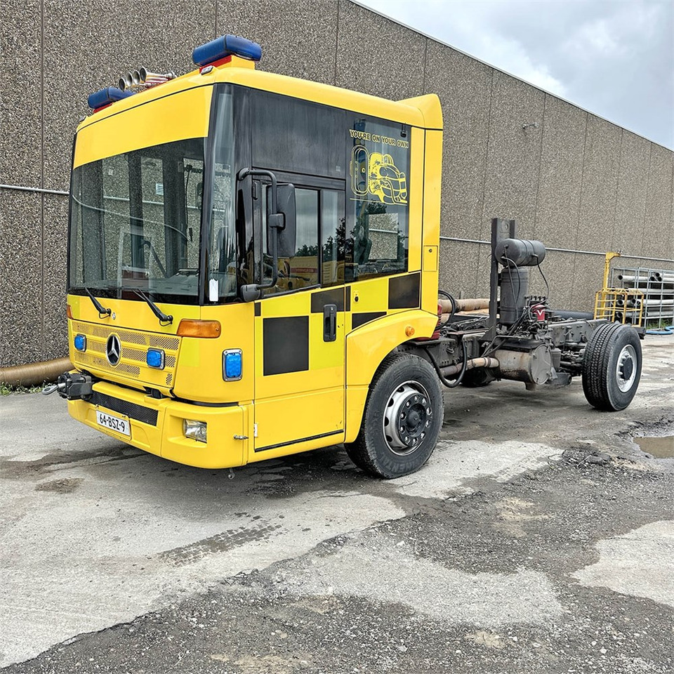 Mercedes Econic HLF 16/20 - Kamion sa golom šasijom i zatvorenom kabinom: slika 2 Mercedes Econic HLF 16/20 - Kamion sa golom šasijom i zatvorenom kabinom: slika 2