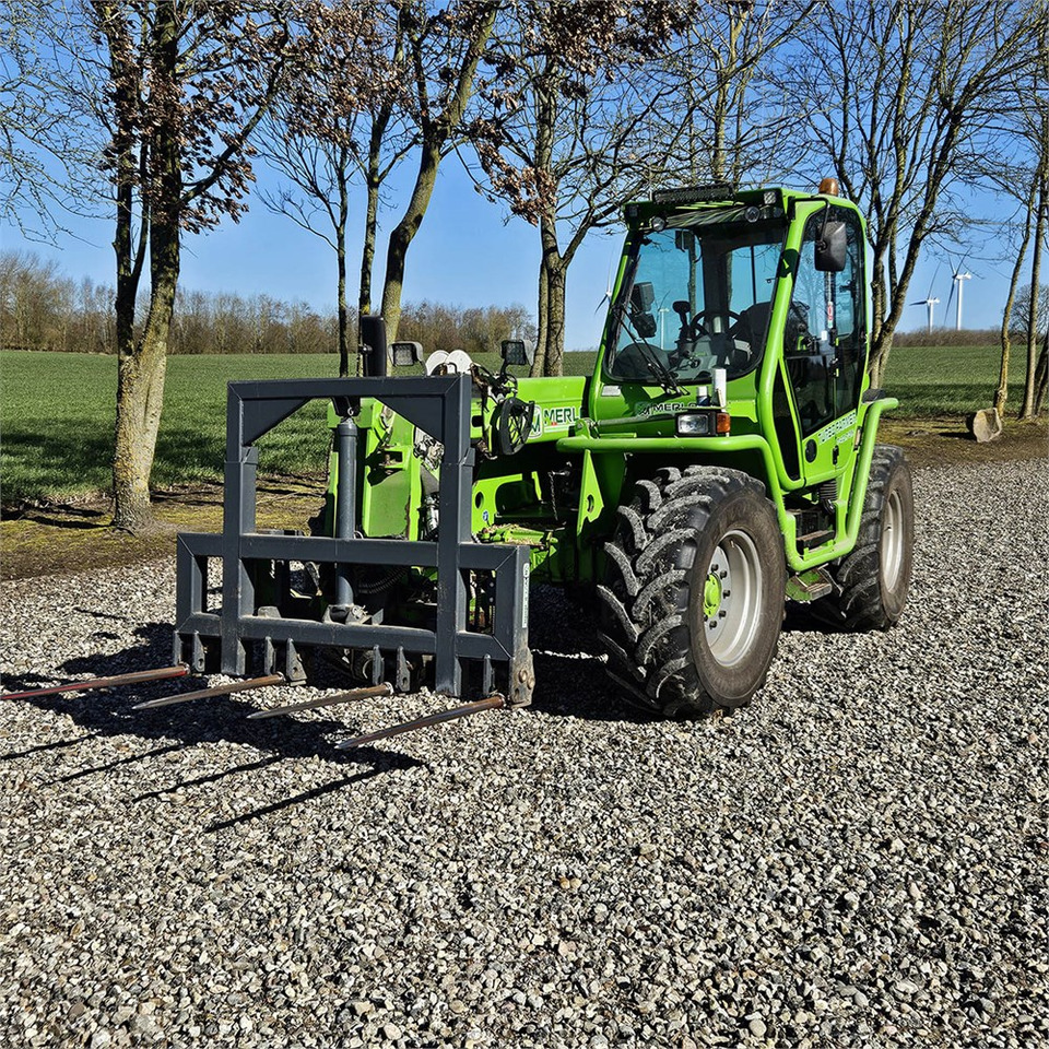 Merlo TURBO FARMER P40.7CS - Teleskopski upravljač: slika 3 Merlo TURBO FARMER P40.7CS - Teleskopski upravljač: slika 3