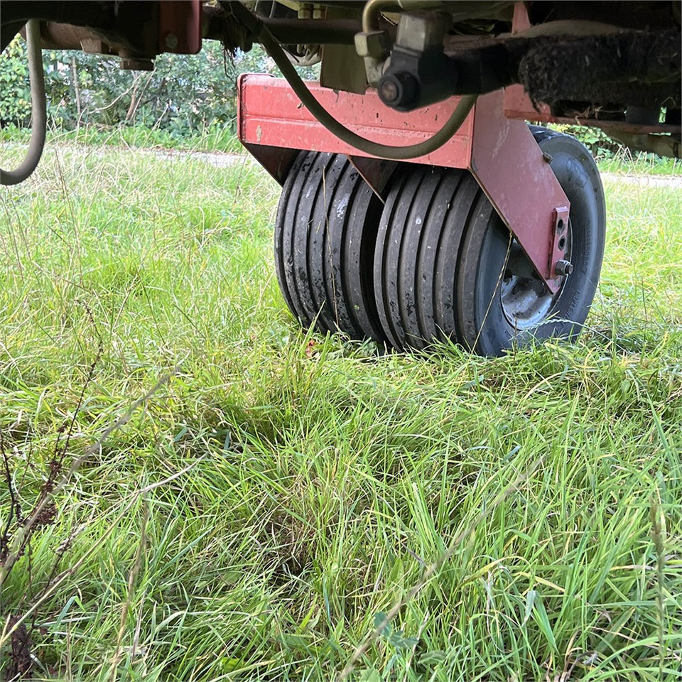 Oprema za prevrtanje i razlaganje New Holland BB940R: slika 22