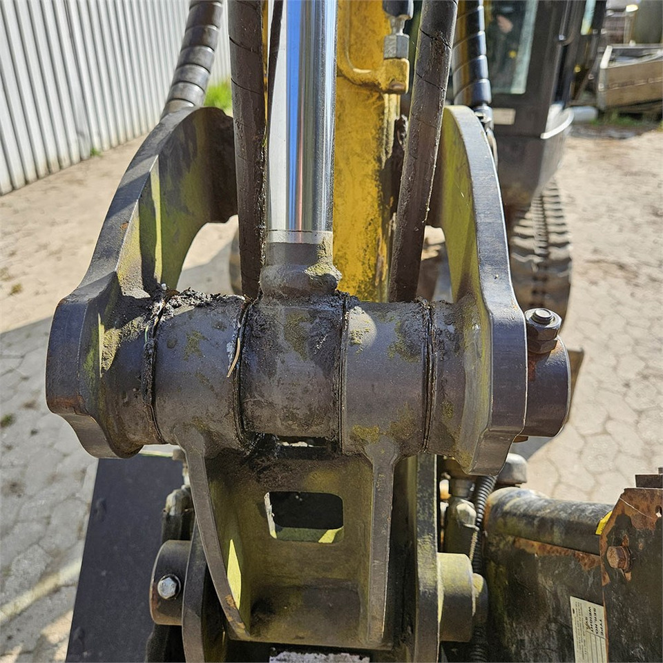 Mini bager New Holland E26C: slika 28