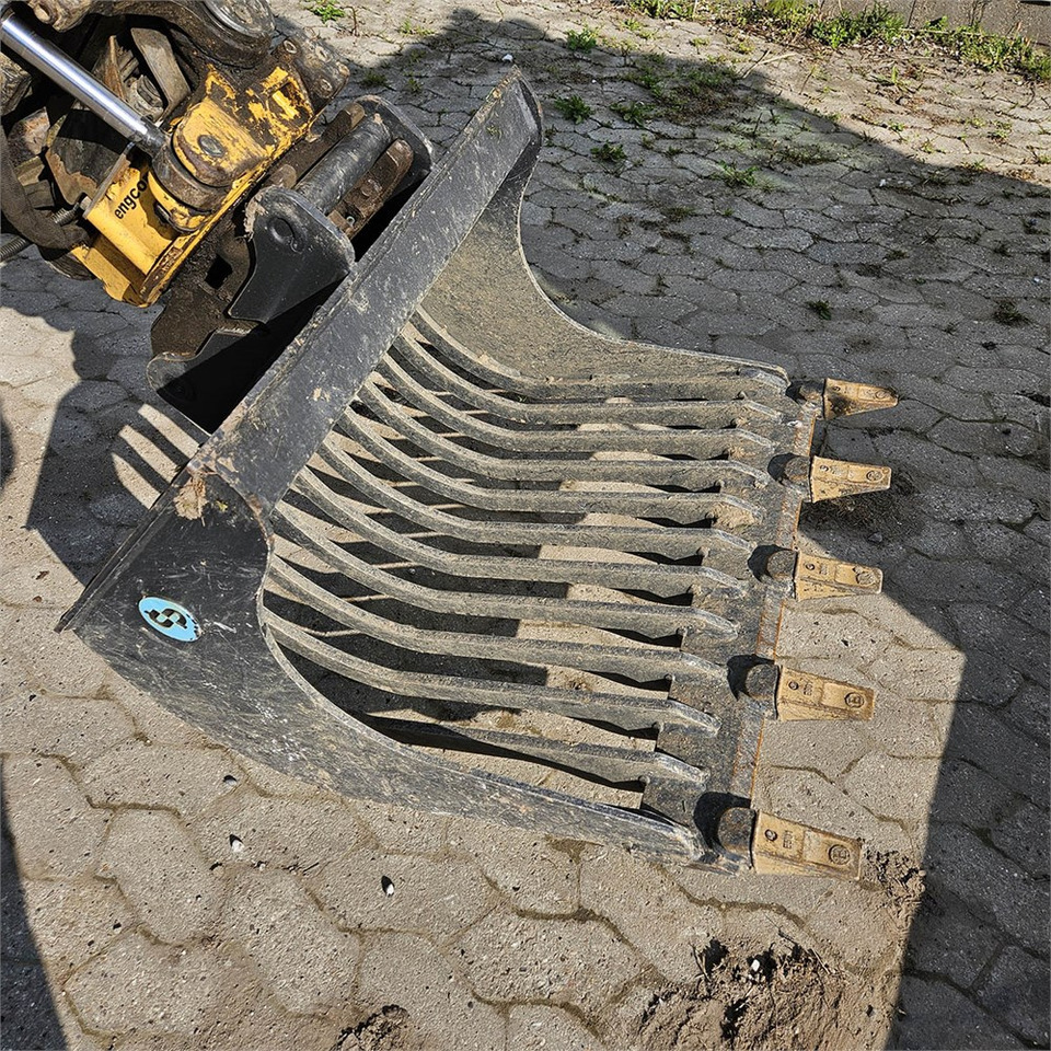 Mini bager New Holland E26C: slika 33