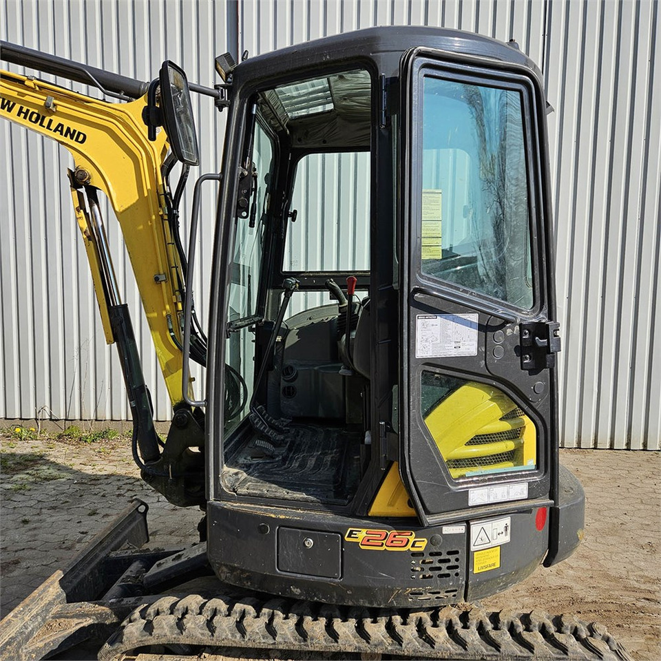 Mini bager New Holland E26C: slika 26