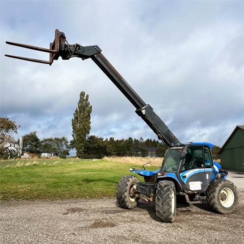 New Holland LM435 A - Teleskopski upravljač: slika 3 New Holland LM435 A - Teleskopski upravljač: slika 3