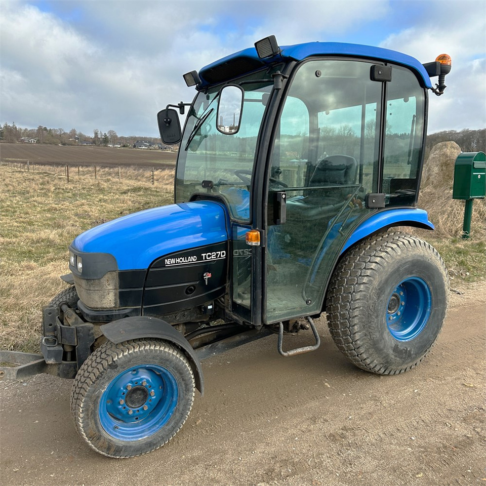 New Holland TC27D - Komunalni traktor: slika 1 New Holland TC27D - Komunalni traktor: slika 1