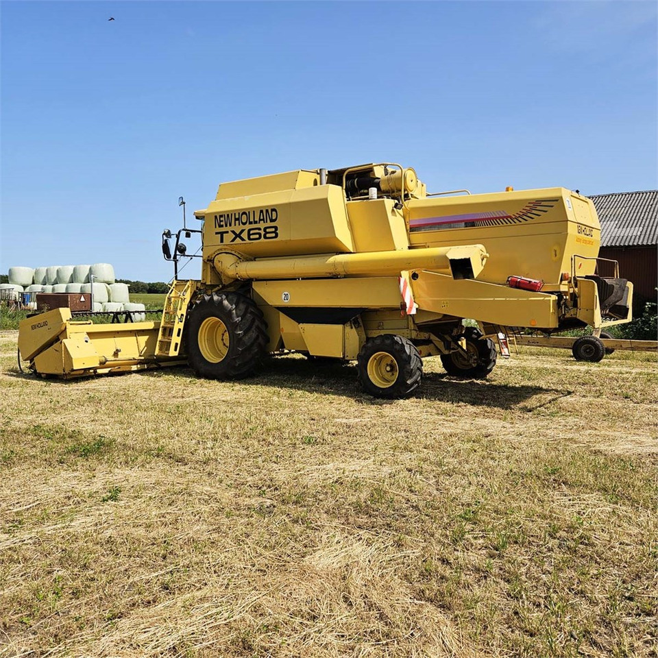 New Holland TX68 - Kombajn: slika 3 New Holland TX68 - Kombajn: slika 3