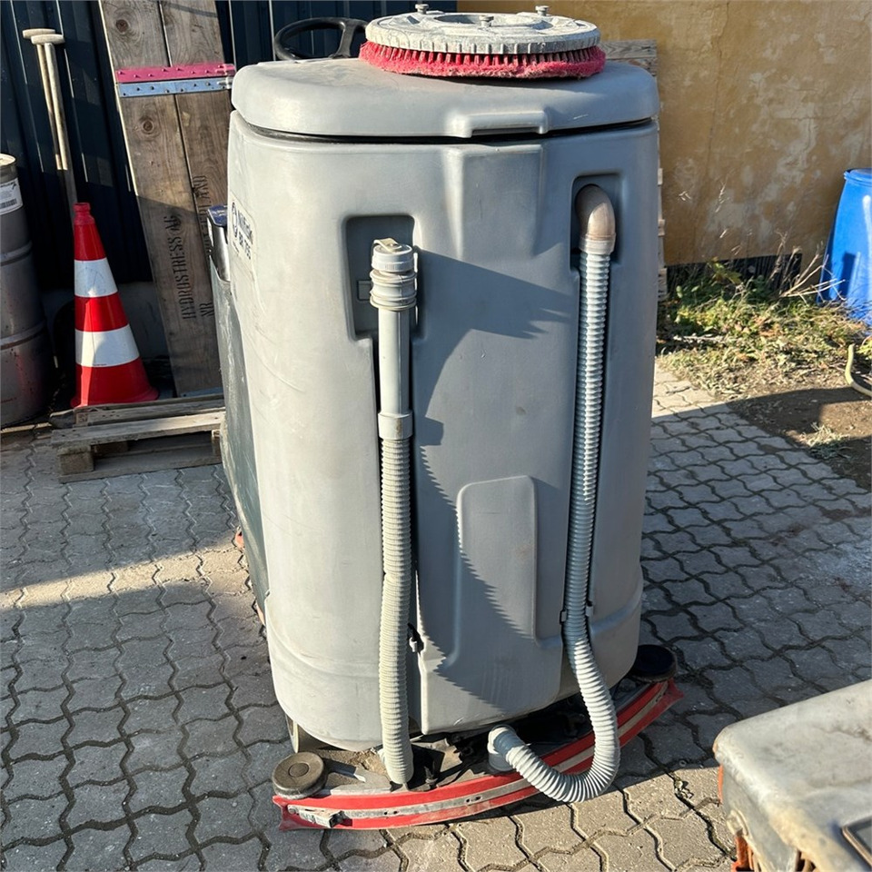 Nilfisk BR 755 - Mašina za pranje podova: slika 4 Nilfisk BR 755 - Mašina za pranje podova: slika 4