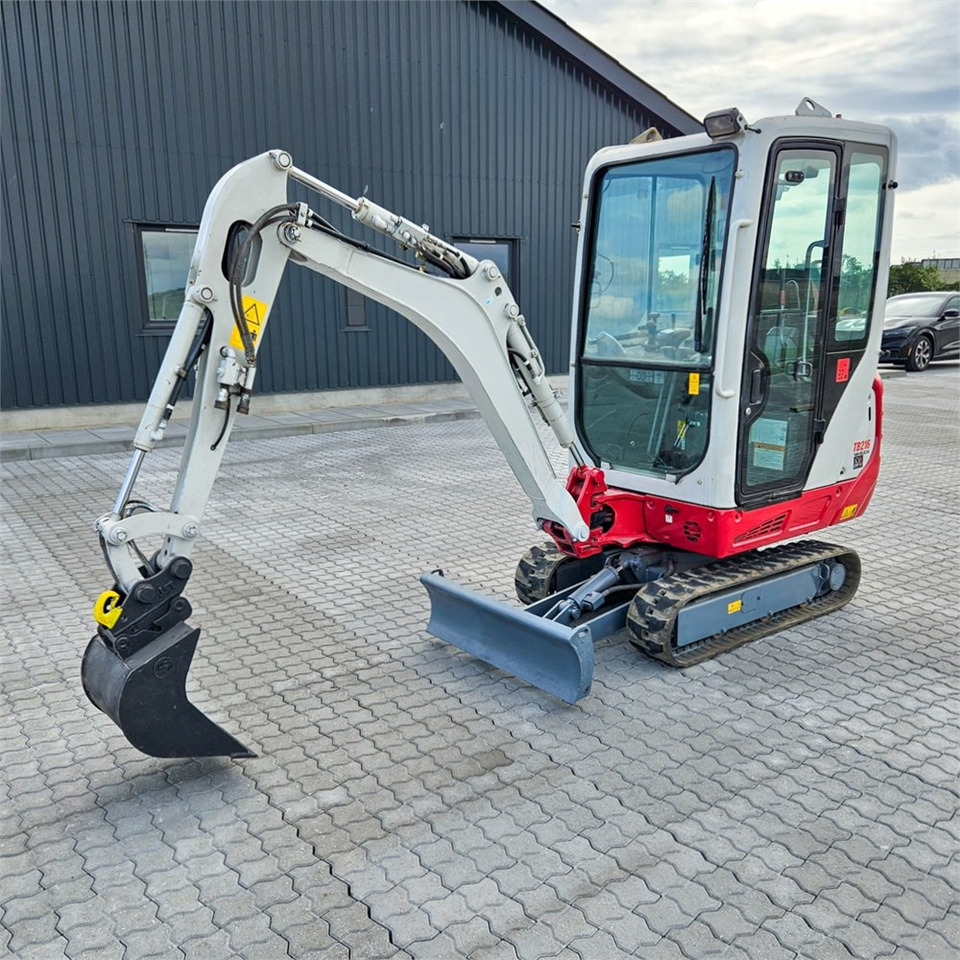 Takeuchi TB216 - Mini bager: slika 2 Takeuchi TB216 - Mini bager: slika 2