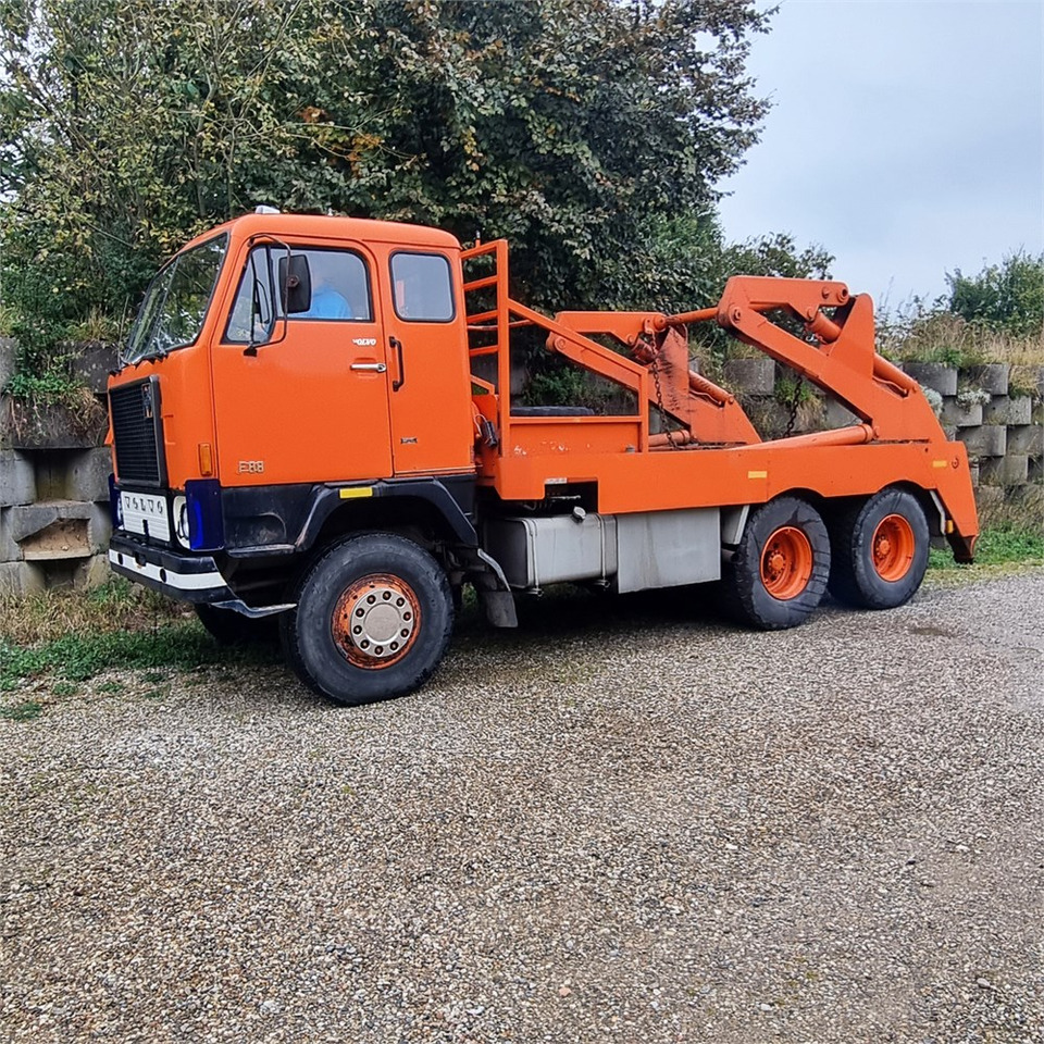 Volvo F 88 - Kamion za utovaranje kontejnera: slika 1 Volvo F 88 - Kamion za utovaranje kontejnera: slika 1