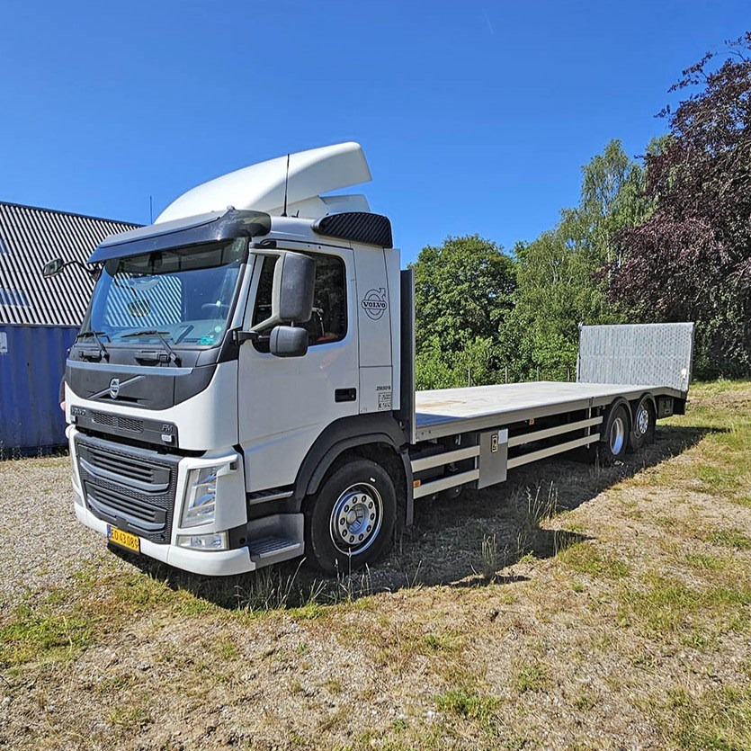 Volvo FM 330 - Kamion za prevoz automobila: slika 1 Volvo FM 330 - Kamion za prevoz automobila: slika 1