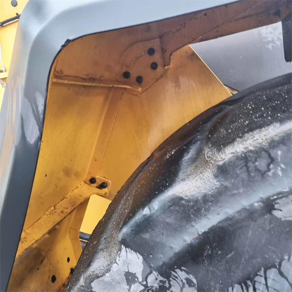 Utovarivač točkaš Volvo L150G: slika 26