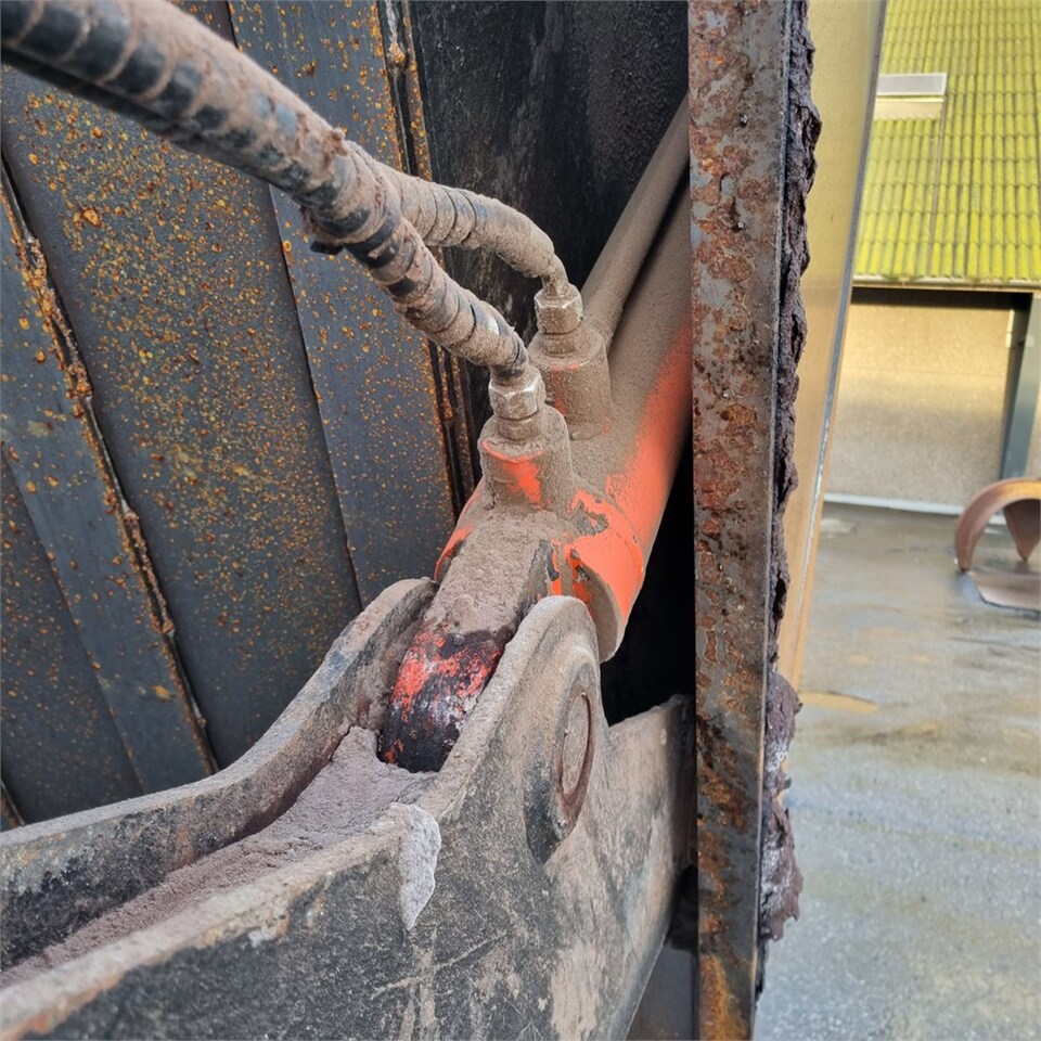 Utovarivač točkaš Volvo L150G: slika 43