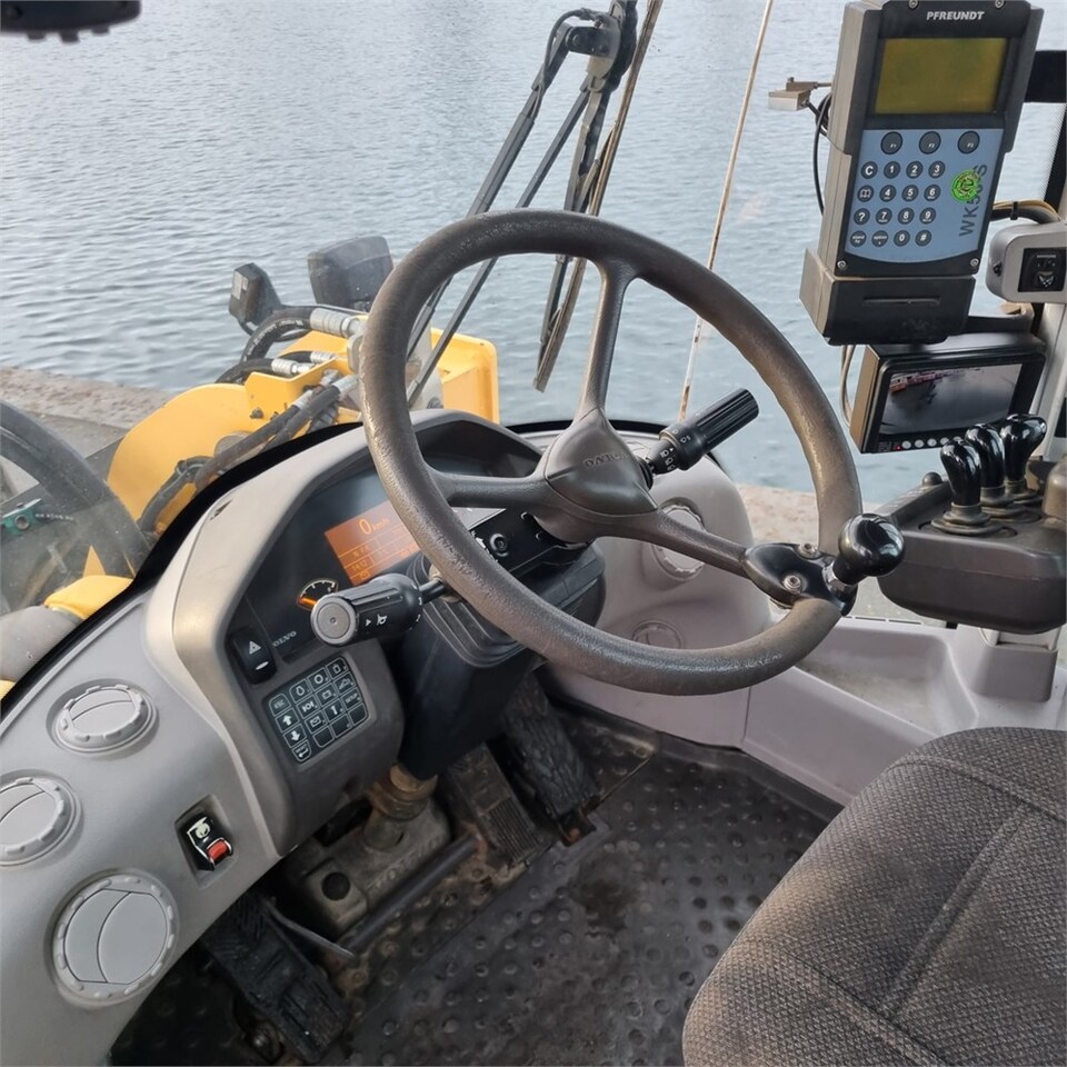 Utovarivač točkaš Volvo L150G: slika 8