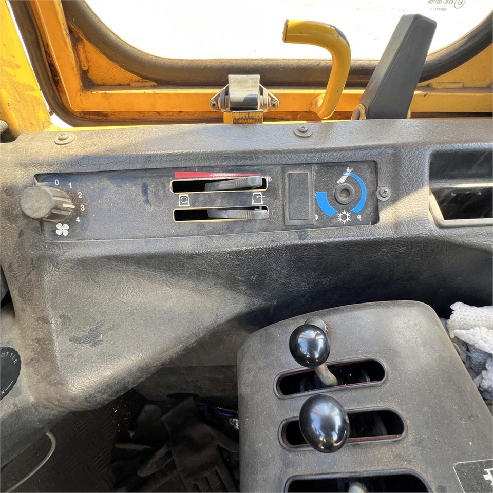 Utovarivač točkaš Volvo L70: slika 21