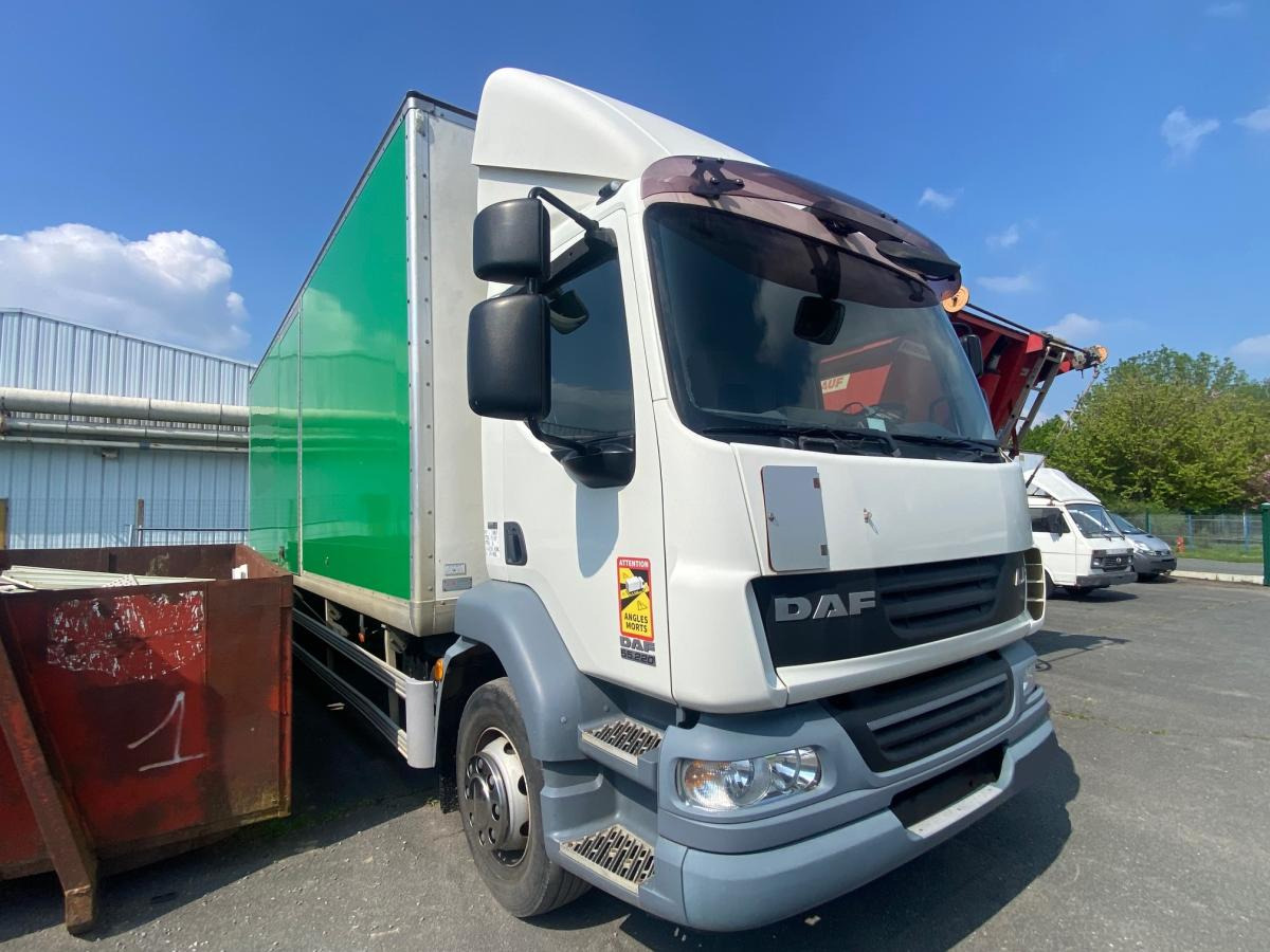 DAF LF 55.220 - Kamion sa zatvorenim sandukom: slika 2 DAF LF 55.220 - Kamion sa zatvorenim sandukom: slika 2