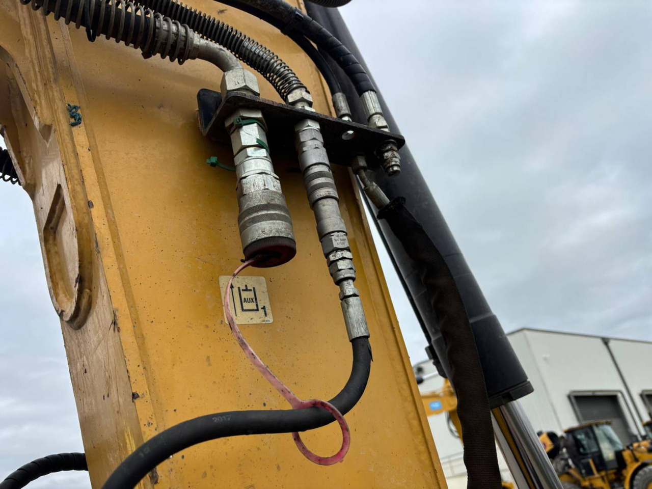 Bager guseničar CAT 307.5: slika 18