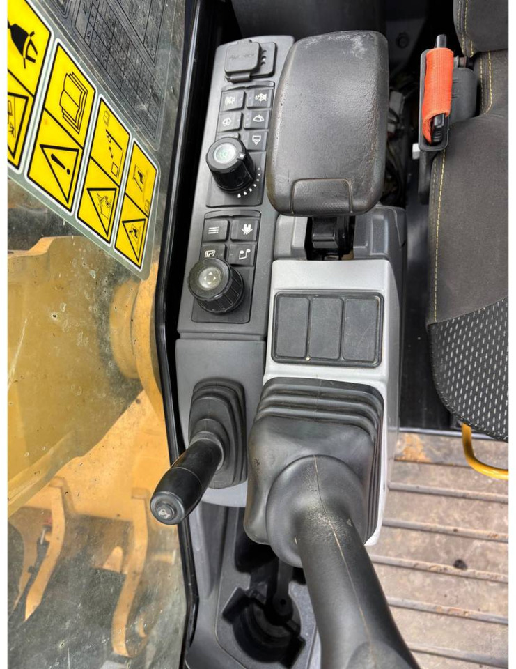 Bager guseničar CAT 307.5: slika 25