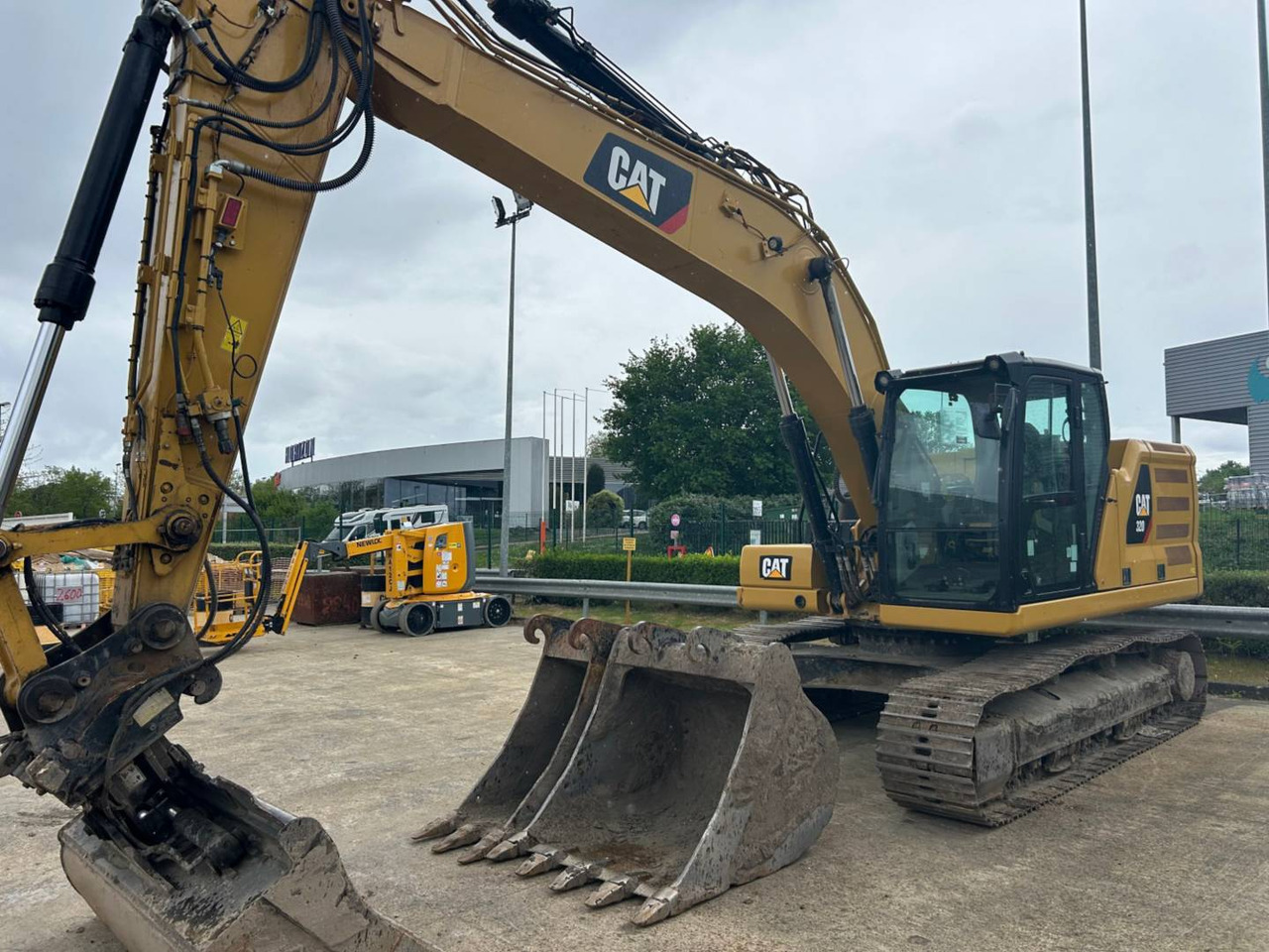 CAT 320 - Bager guseničar: slika 2 CAT 320 - Bager guseničar: slika 2