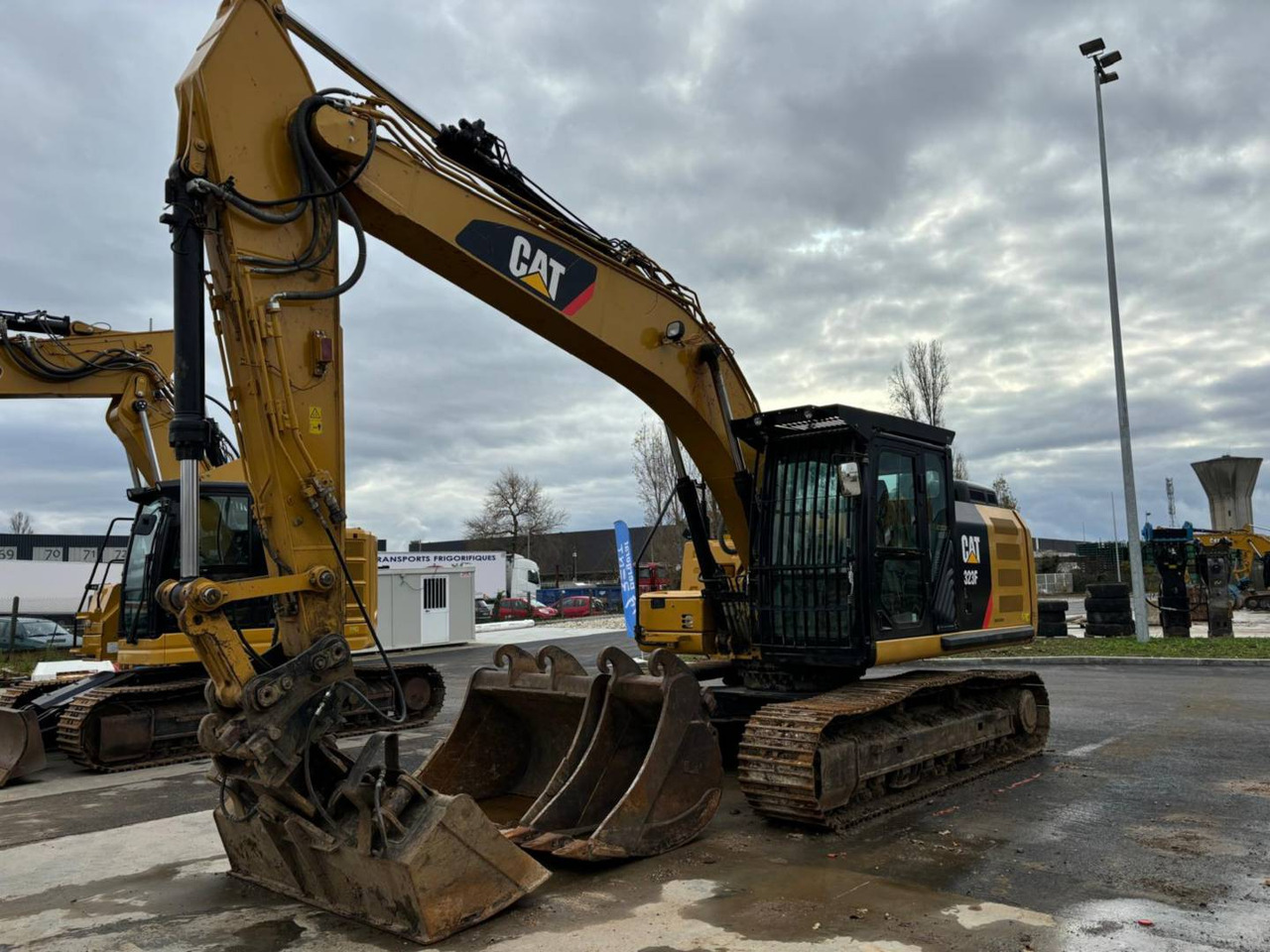 CAT 323F - Bager guseničar: slika 2 CAT 323F - Bager guseničar: slika 2