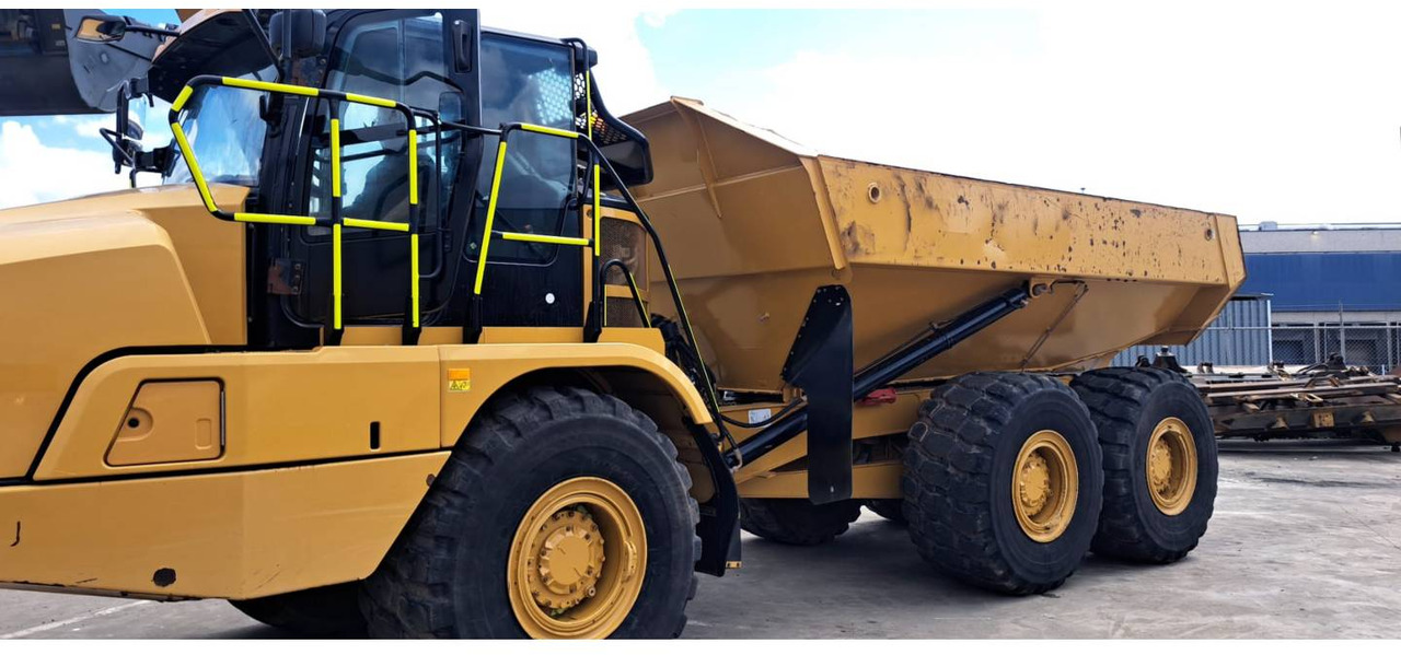 CAT 730 - Zglobni kiper: slika 1 CAT 730 - Zglobni kiper: slika 1