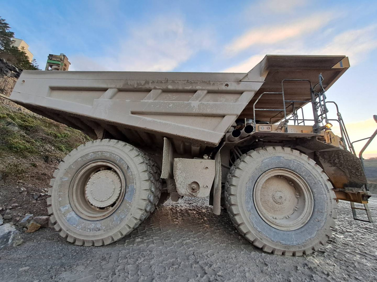 CAT 777G - Kiper sa krutom šasijom/ Kiper za kamen: slika 4 CAT 777G - Kiper sa krutom šasijom/ Kiper za kamen: slika 4