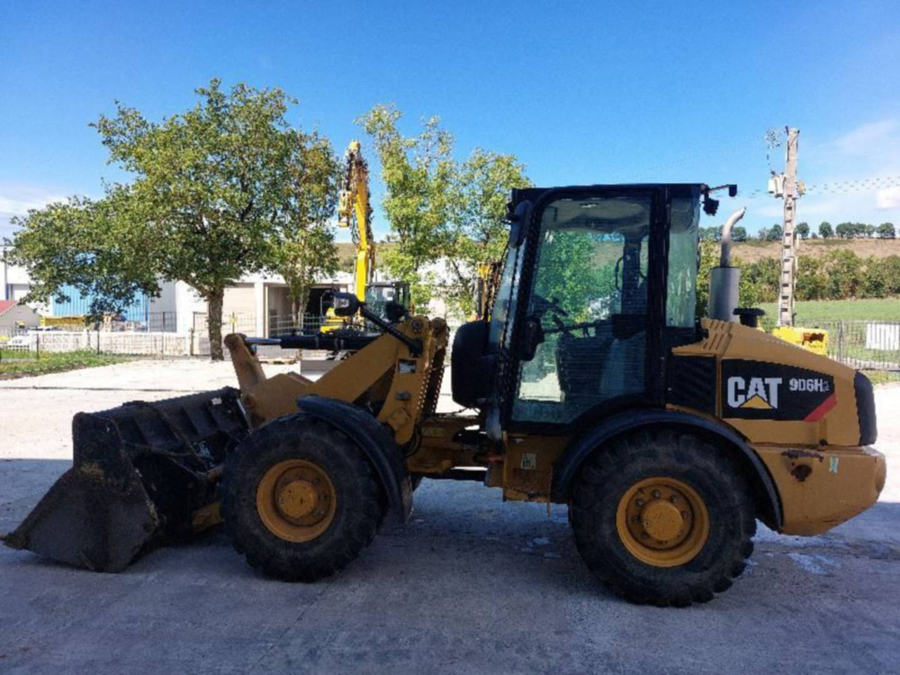 CAT 906H2 - Utovarivač točkaš: slika 1 CAT 906H2 - Utovarivač točkaš: slika 1