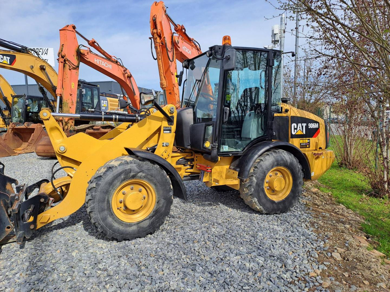 CAT 906M - Utovarivač točkaš: slika 4 CAT 906M - Utovarivač točkaš: slika 4