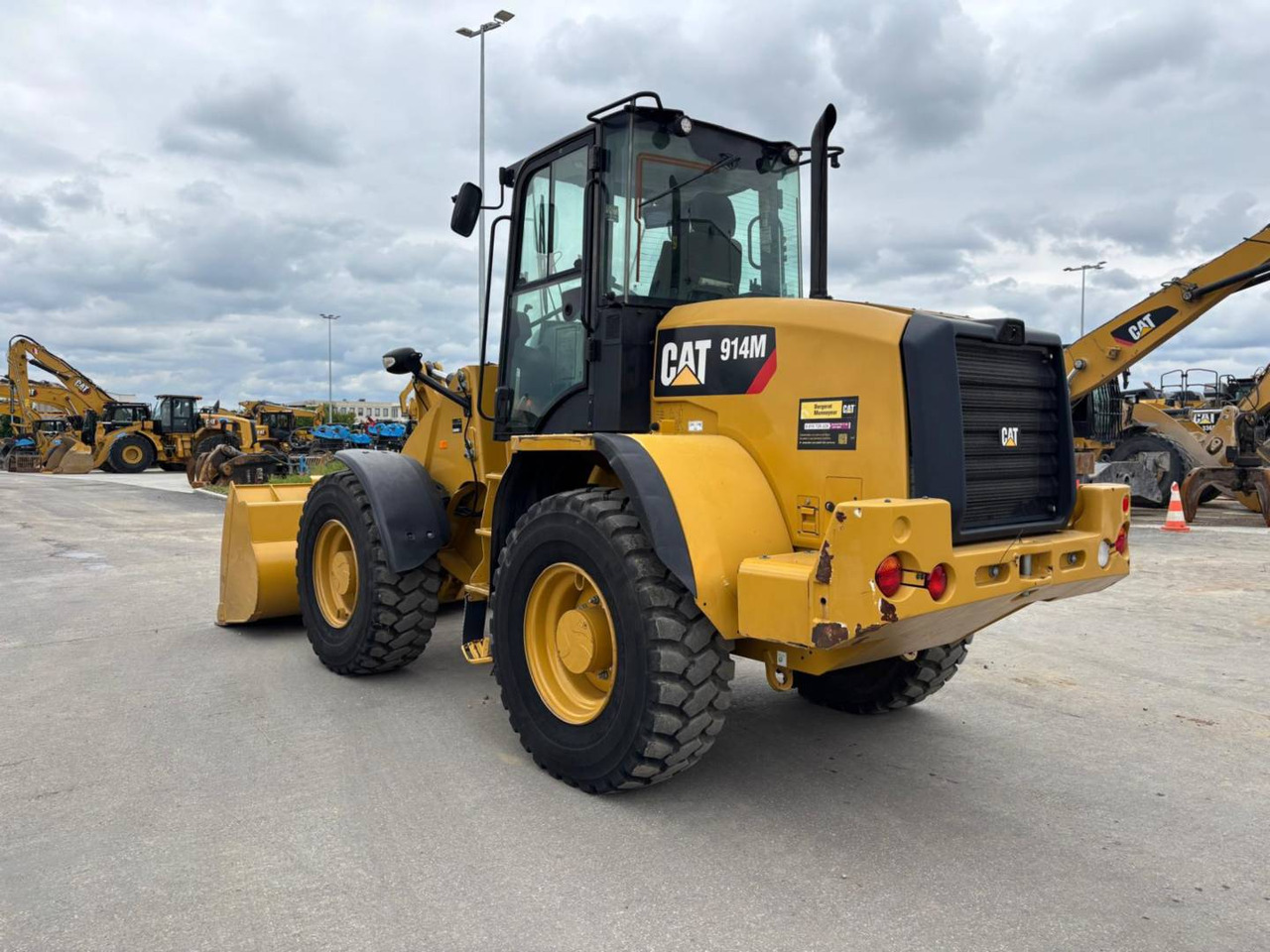 CAT 914M - Utovarivač točkaš: slika 3 CAT 914M - Utovarivač točkaš: slika 3
