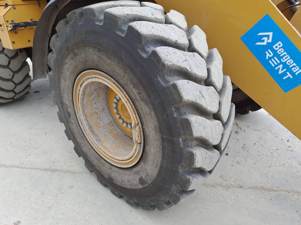 Utovarivač točkaš CAT 926M: slika 16