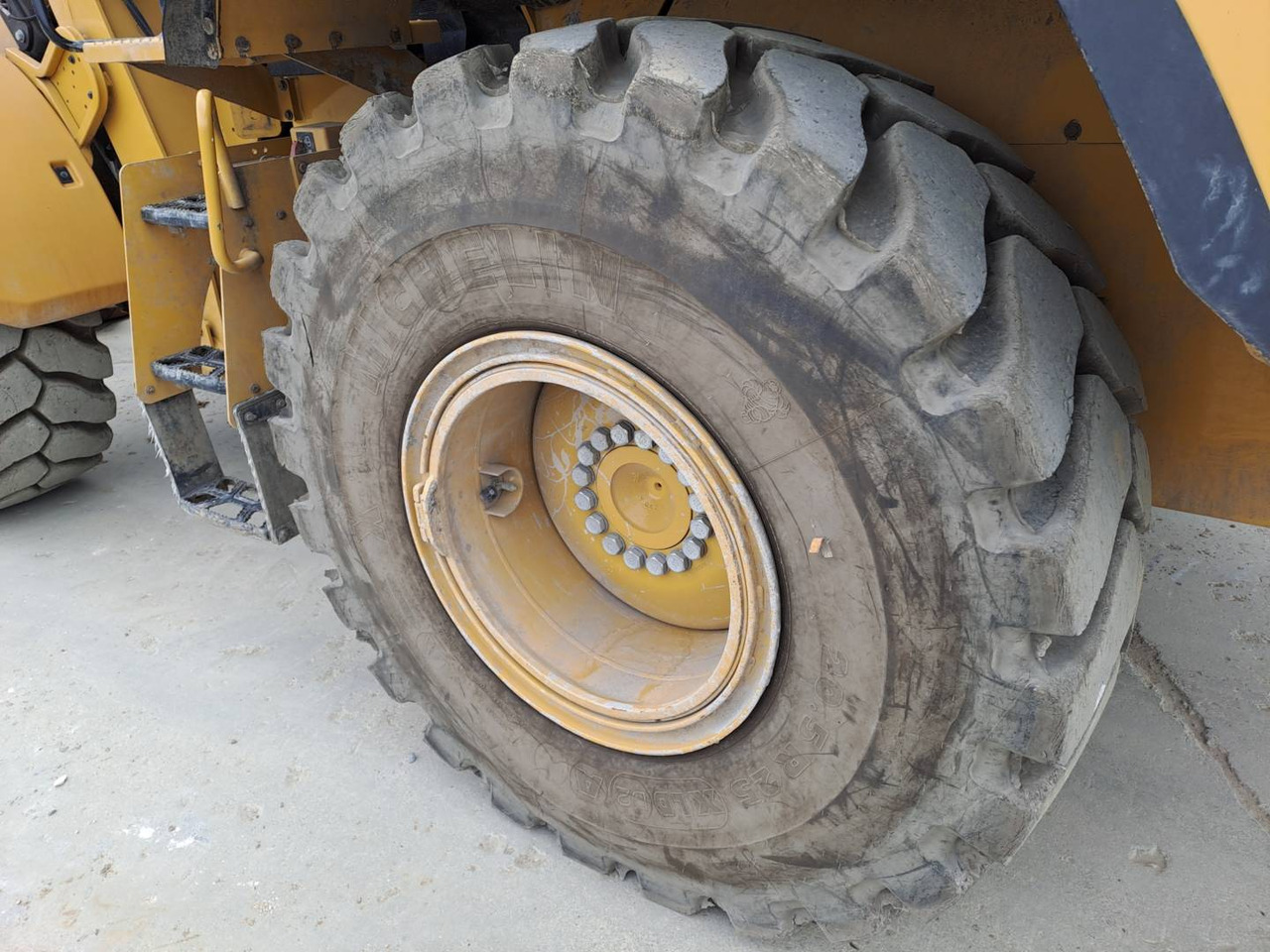 Utovarivač točkaš CAT 926M: slika 20