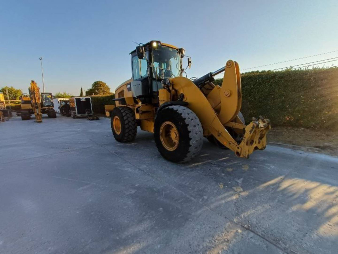CAT 938M - Utovarivač točkaš: slika 1 CAT 938M - Utovarivač točkaš: slika 1