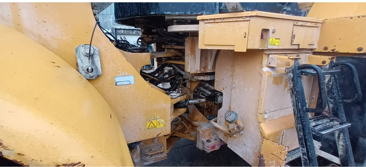 Utovarivač točkaš CAT 966K: slika 7