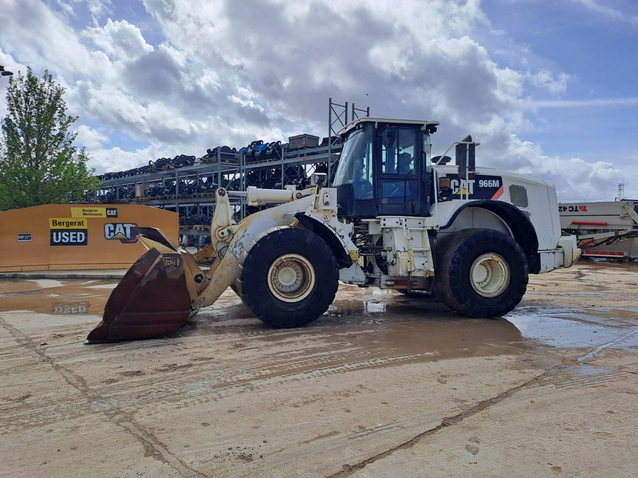 CAT 966M - Utovarivač točkaš: slika 1 CAT 966M - Utovarivač točkaš: slika 1