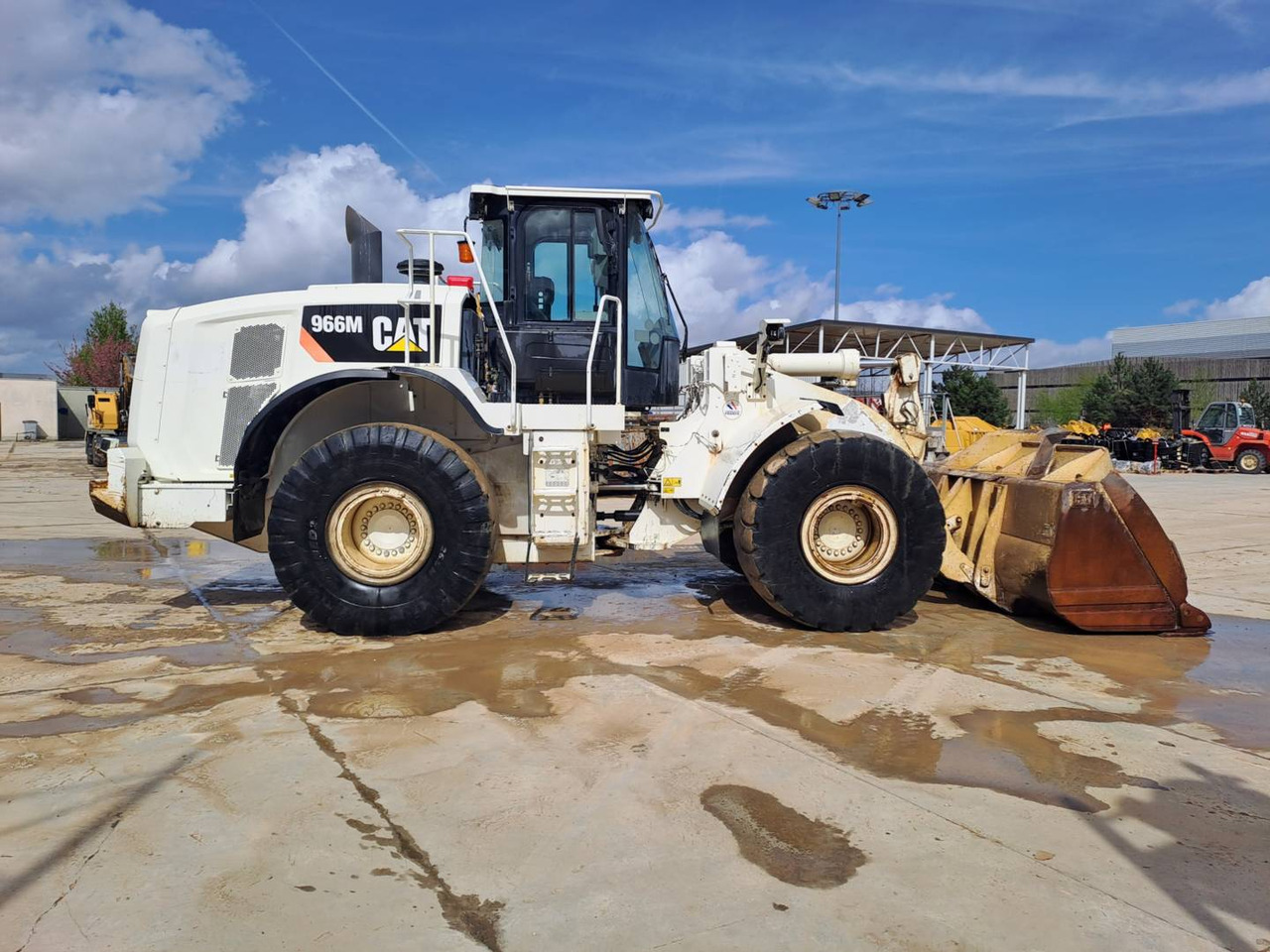CAT 966M - Utovarivač točkaš: slika 4 CAT 966M - Utovarivač točkaš: slika 4