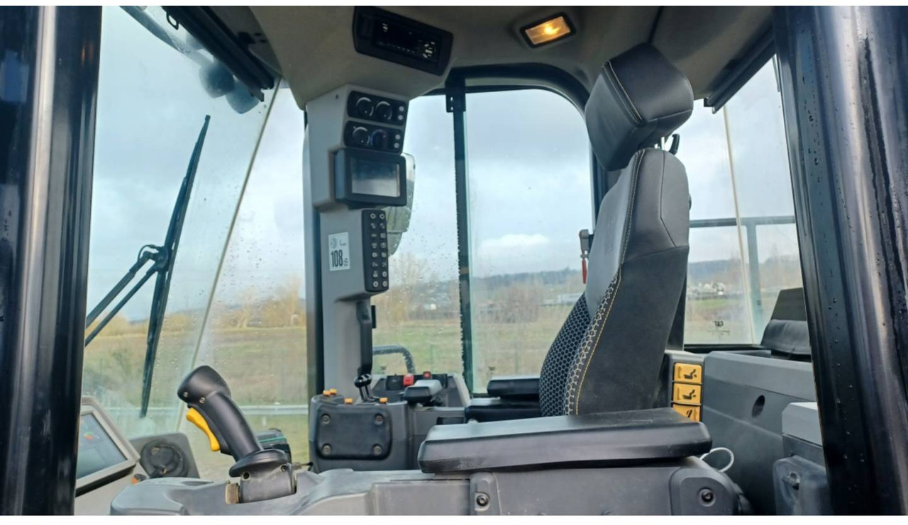 Utovarivač točkaš CAT 972M: slika 12