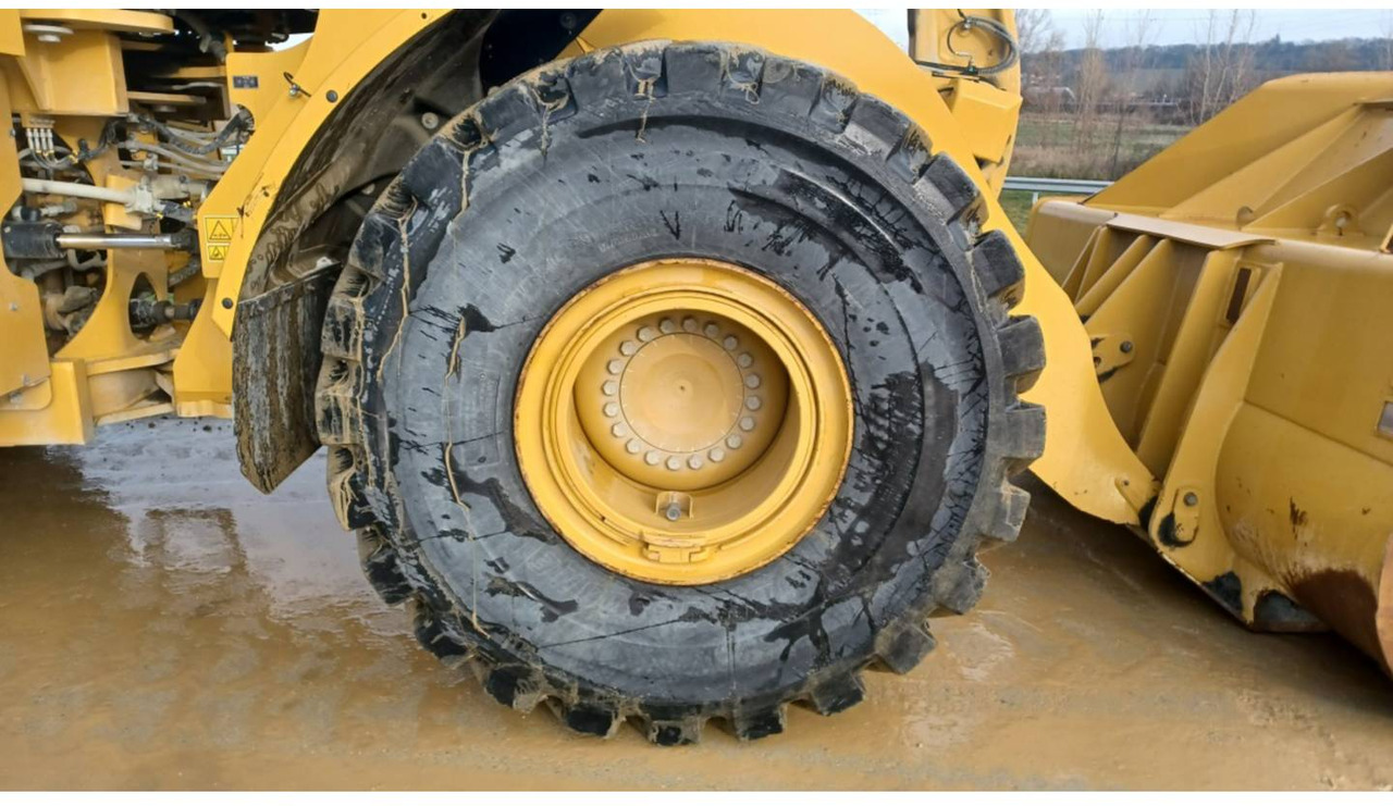 Utovarivač točkaš CAT 972M: slika 18