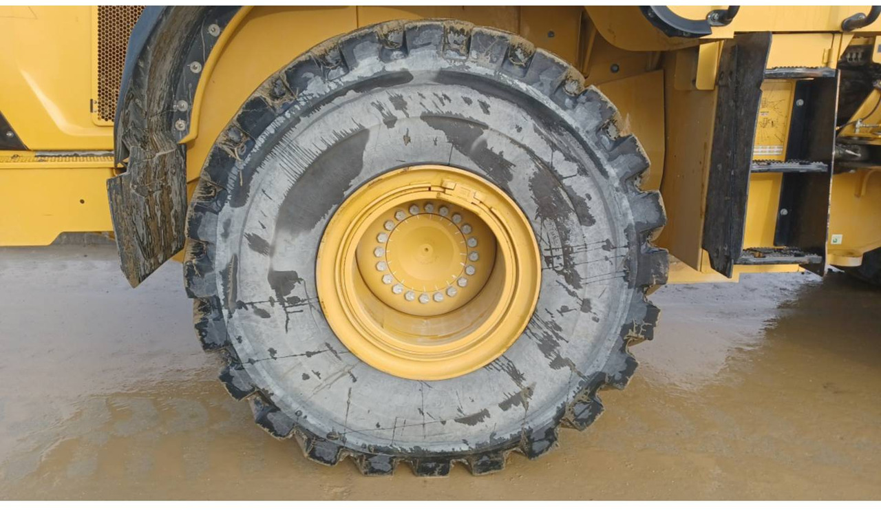 Utovarivač točkaš CAT 972M: slika 17