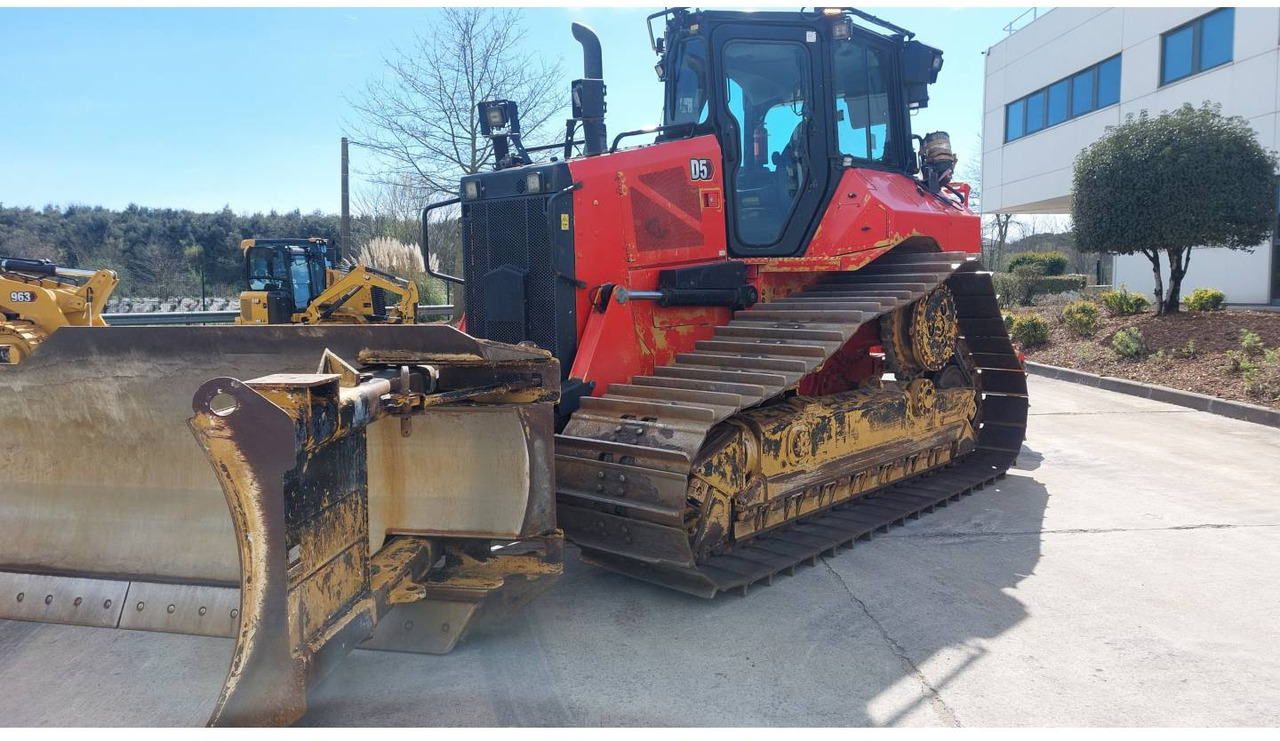 CAT D5 - Buldožer: slika 1 CAT D5 - Buldožer: slika 1