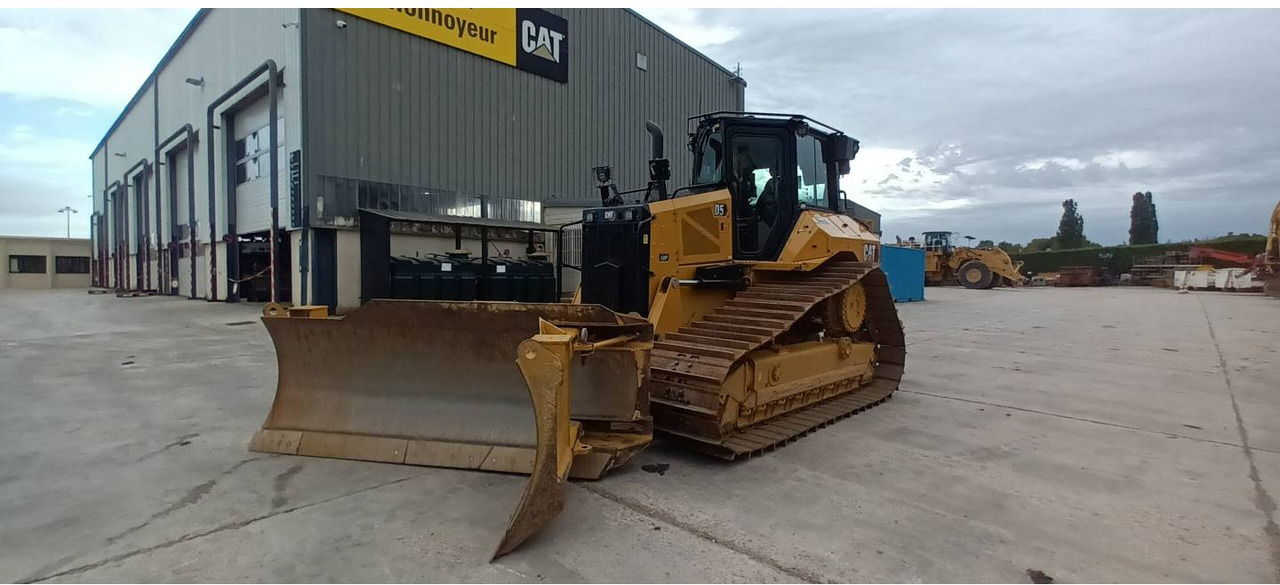CAT D5 - Buldožer: slika 1 CAT D5 - Buldožer: slika 1