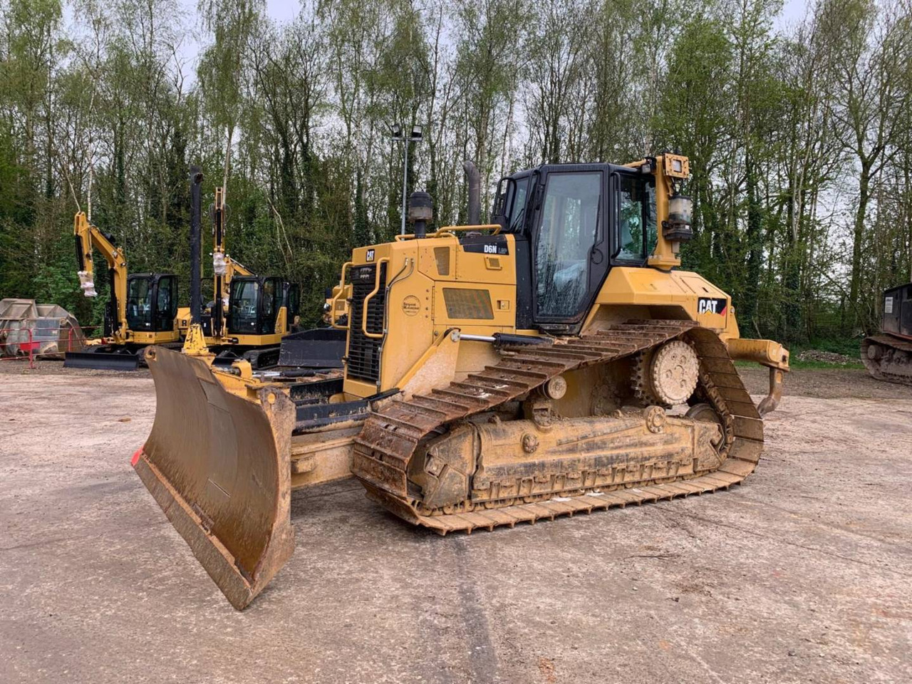 Buldožer CAT D6NLGP: slika 1
