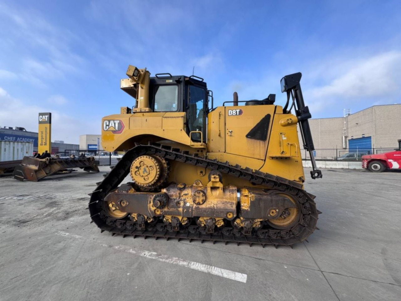 Buldožer CAT D8T: slika 9