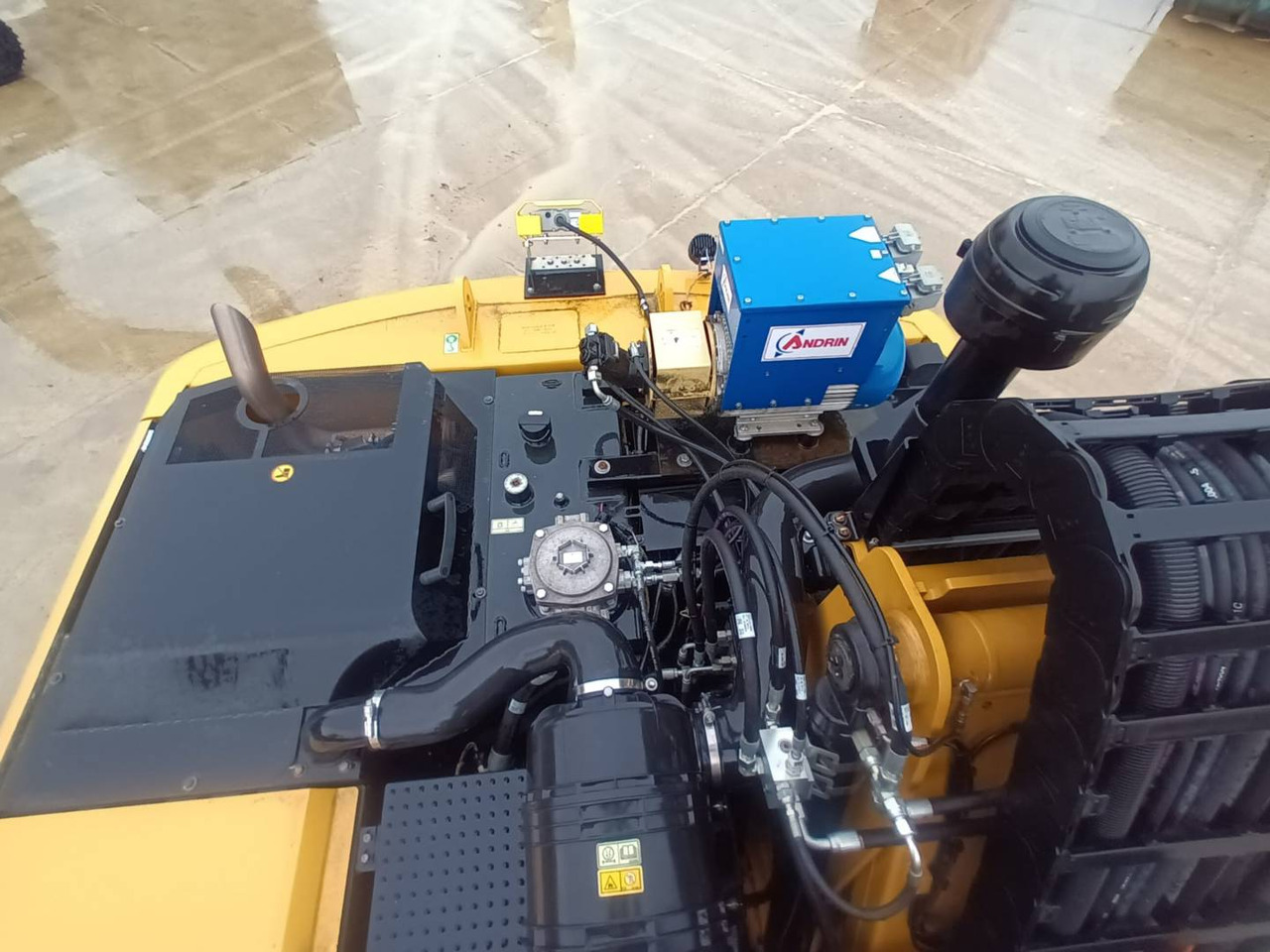 Bager točkaš CAT MH3024-1: slika 13