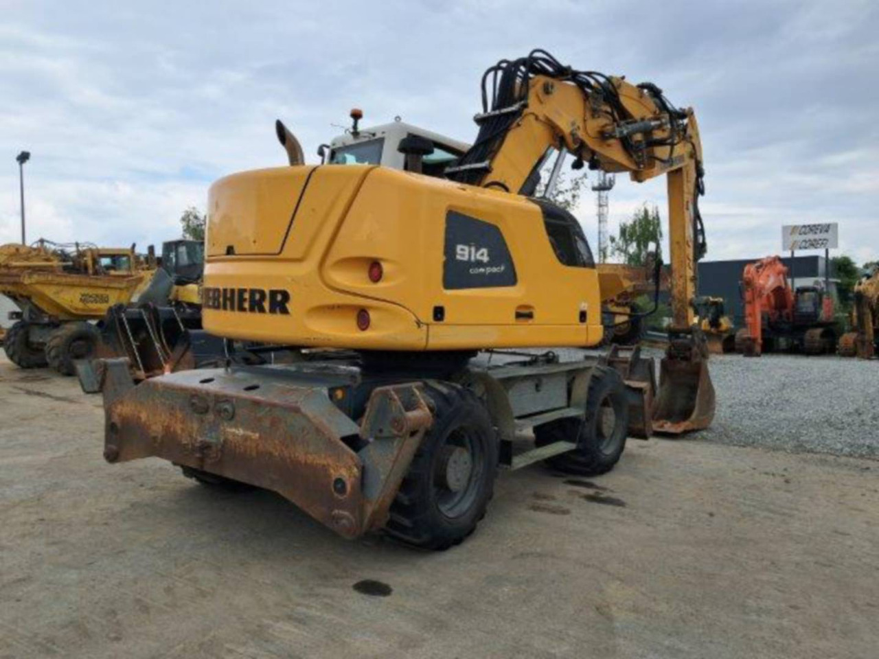 LIEBHERR A914 - Bager točkaš: slika 2 LIEBHERR A914 - Bager točkaš: slika 2