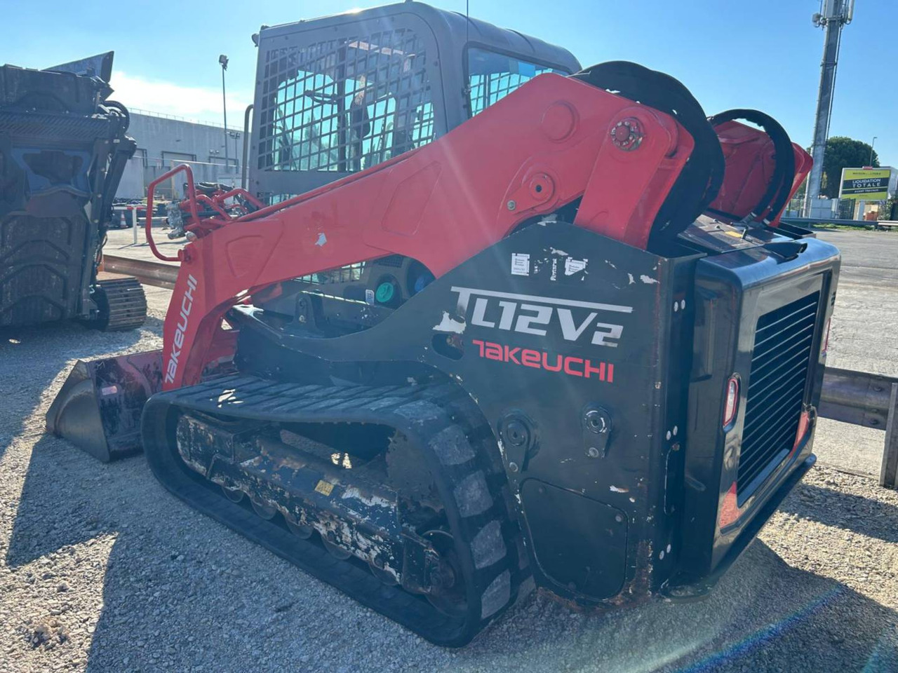 TAKEUCHI MFG. CO. LTD. TL12 - Utovarivač guseničar: slika 4 TAKEUCHI MFG. CO. LTD. TL12 - Utovarivač guseničar: slika 4