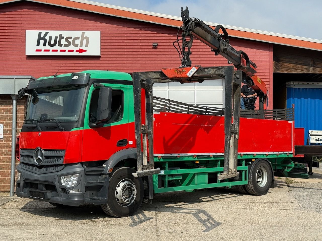Mercedes-Benz Antos 1832L mit Palfinger PK 12001L Heckkran - Kamion sa tovarnim sandukom, Kamion sa dizalicom: slika 1 Mercedes-Benz Antos 1832L mit Palfinger PK 12001L Heckkran - Kamion sa tovarnim sandukom, Kamion sa dizalicom: slika 1